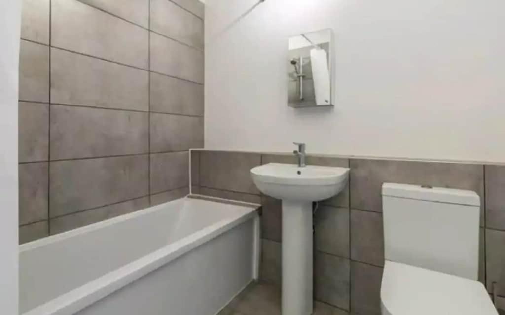 Apartamento And *